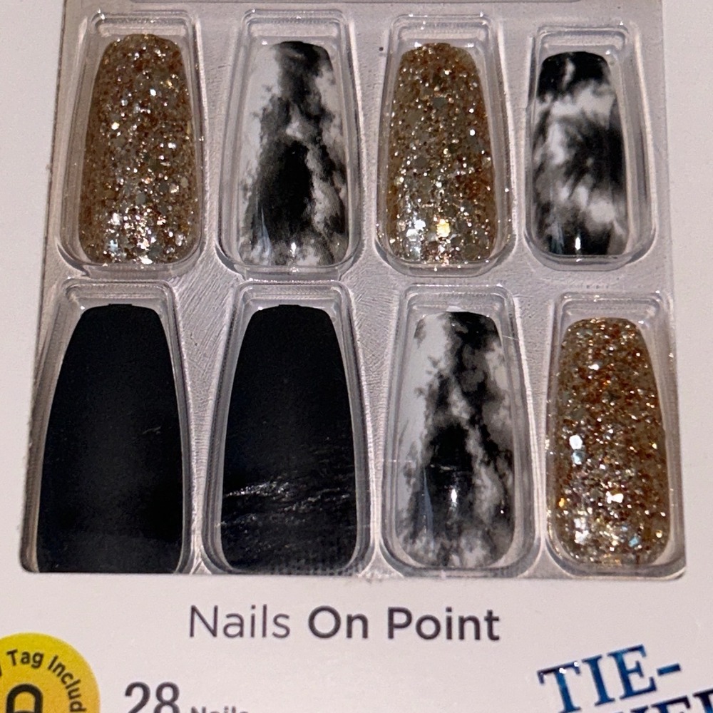 KISS Voguish Fantasy Nails On Point Tie-Dyed Long Press On Black White Gold